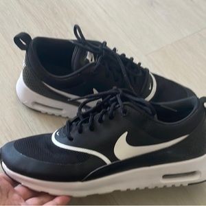 Womens Nika Air Thea